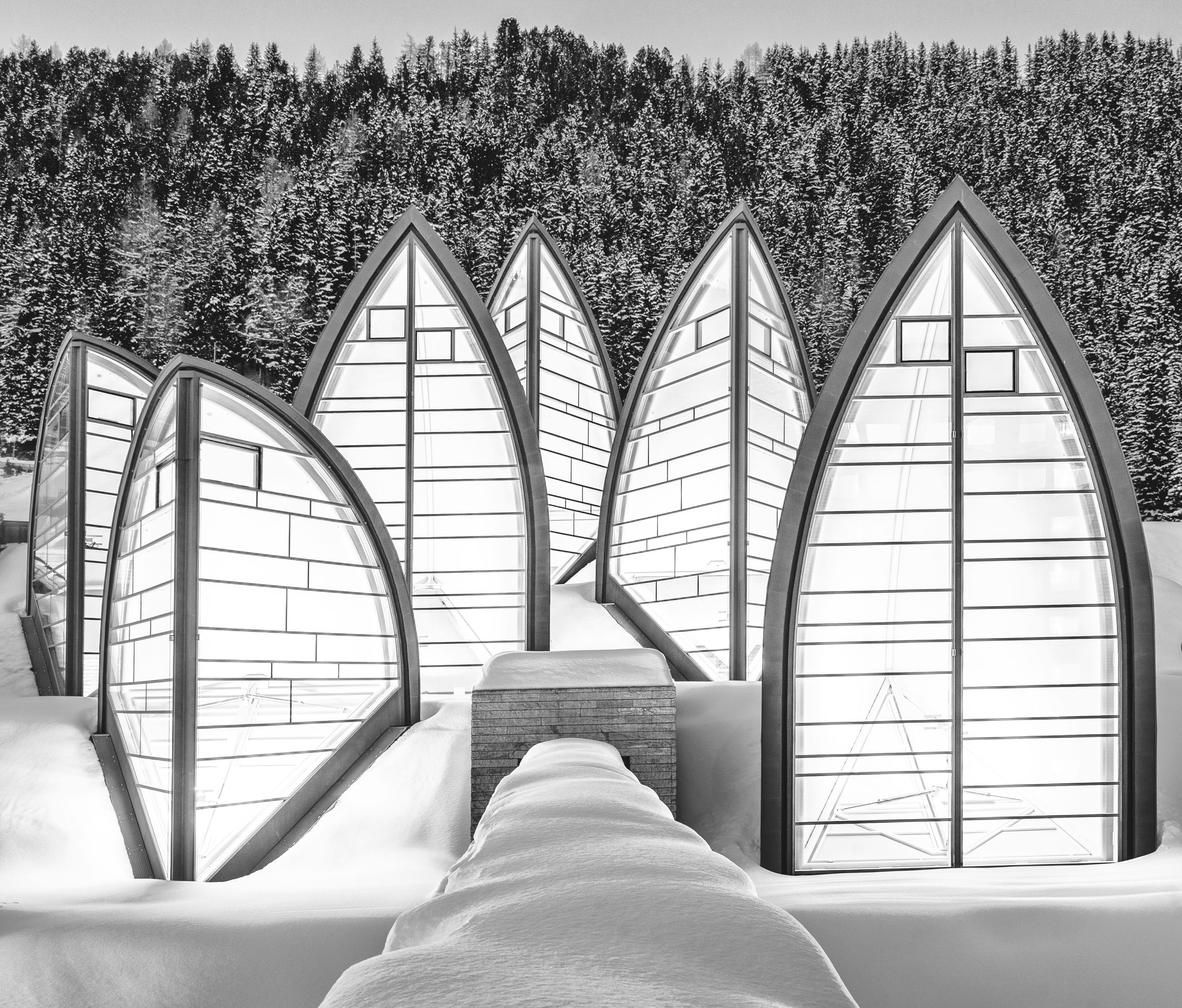 Swiss Deluxe Hotels Stories Summer 2023 Peak Performace Tschuggen Bergoase Winter4 Sw