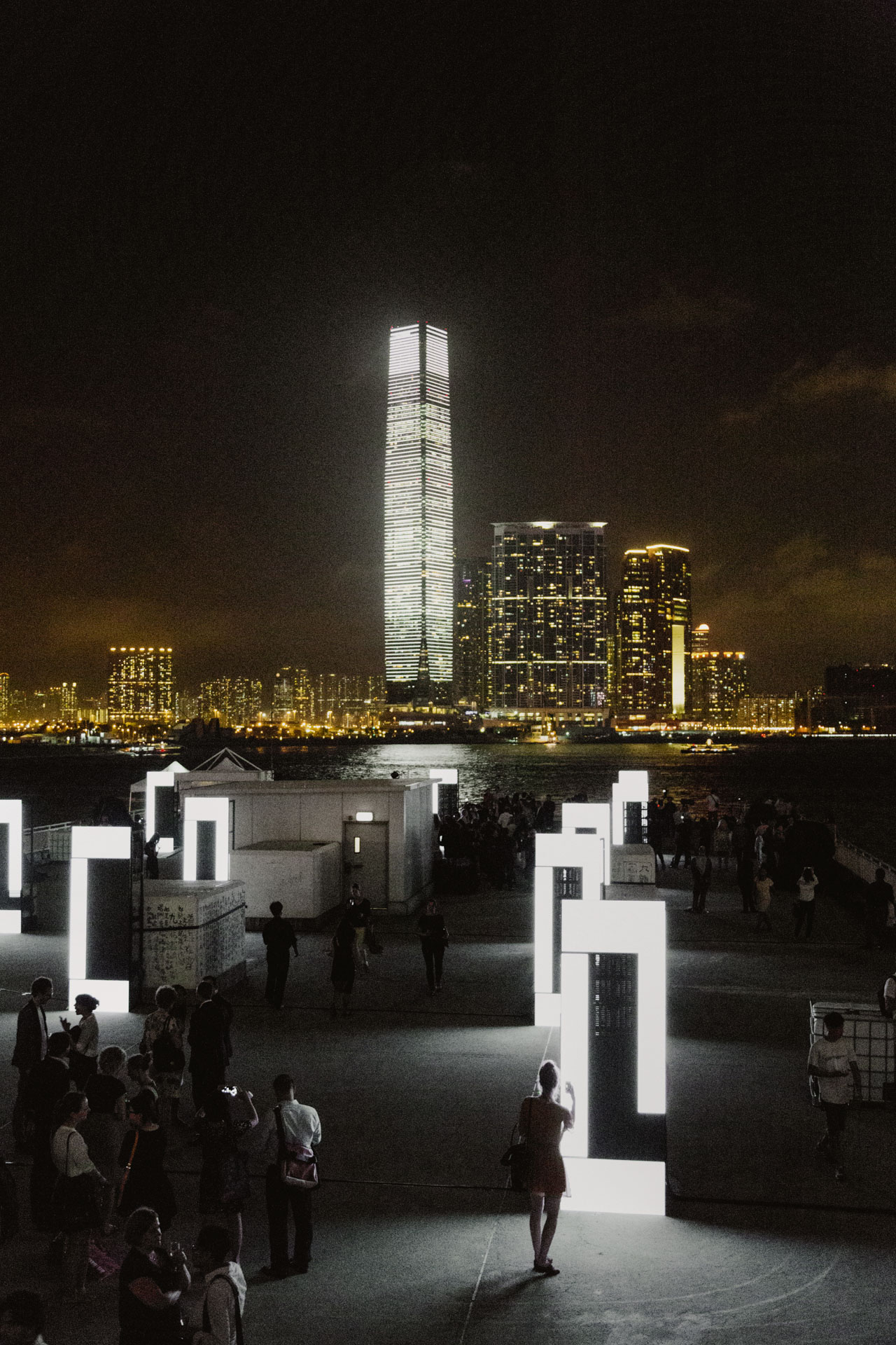 Swiss Deluxe Hotels Stories Winter 2020 Art Basel History 05 Art Basel HK Alpha Pulse Carsten Nicolai 196 Ecirgb