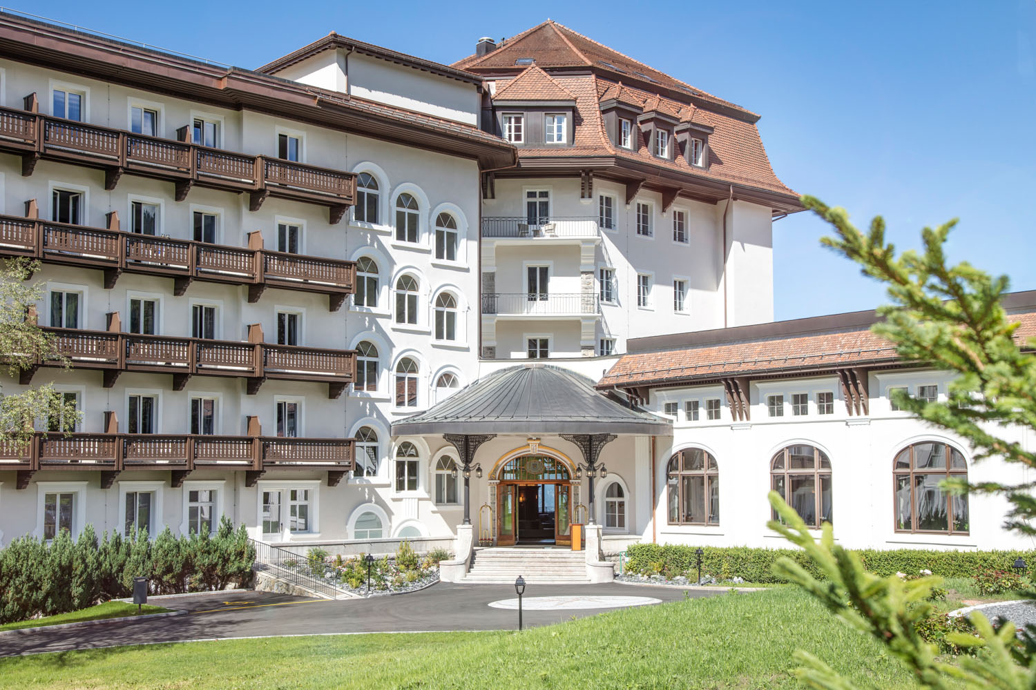 Swiss Deluxe Hotels Villars Palace Entrance