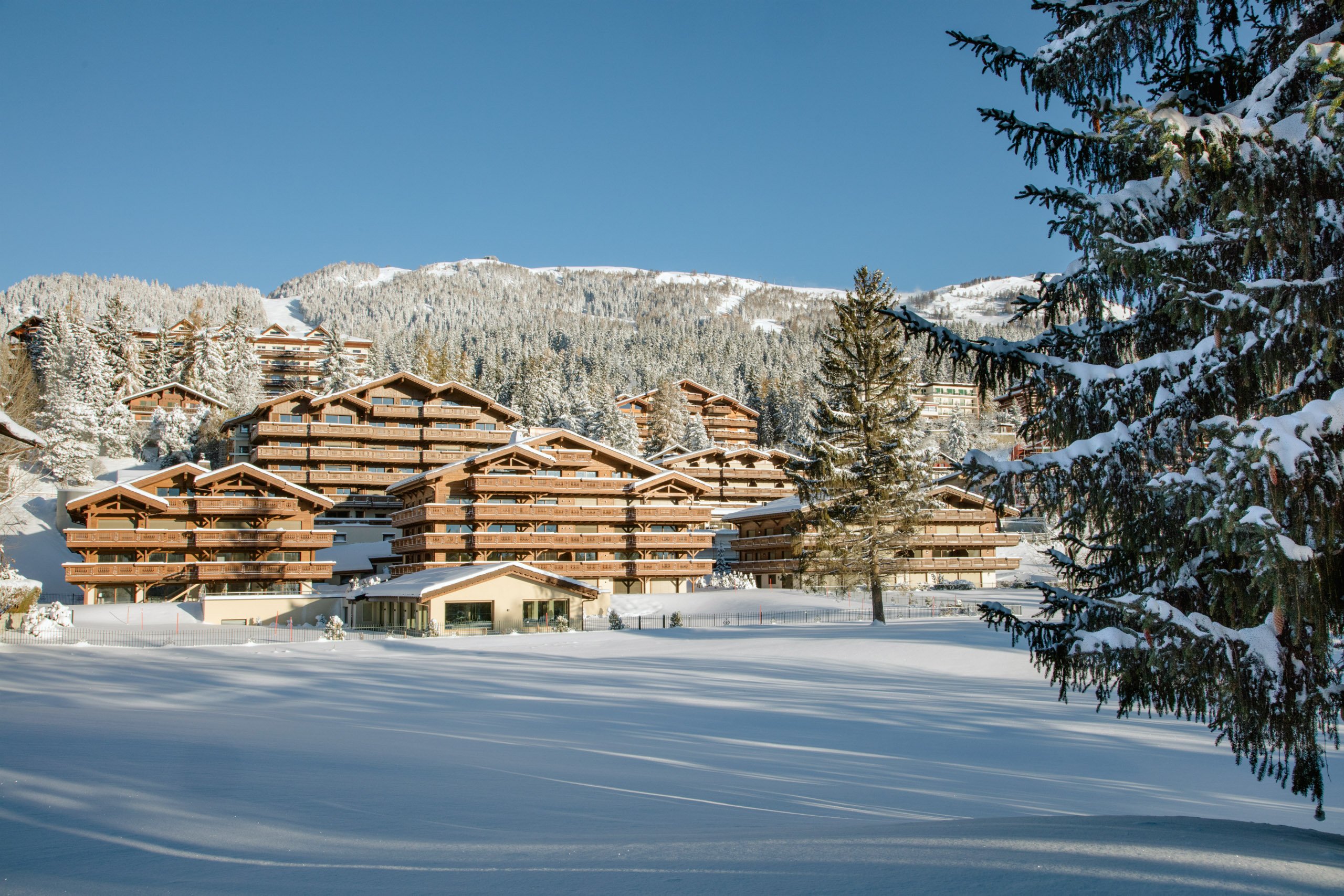 Guarda Golf Hotel Residences Crans Montana Exterior From Golf Course