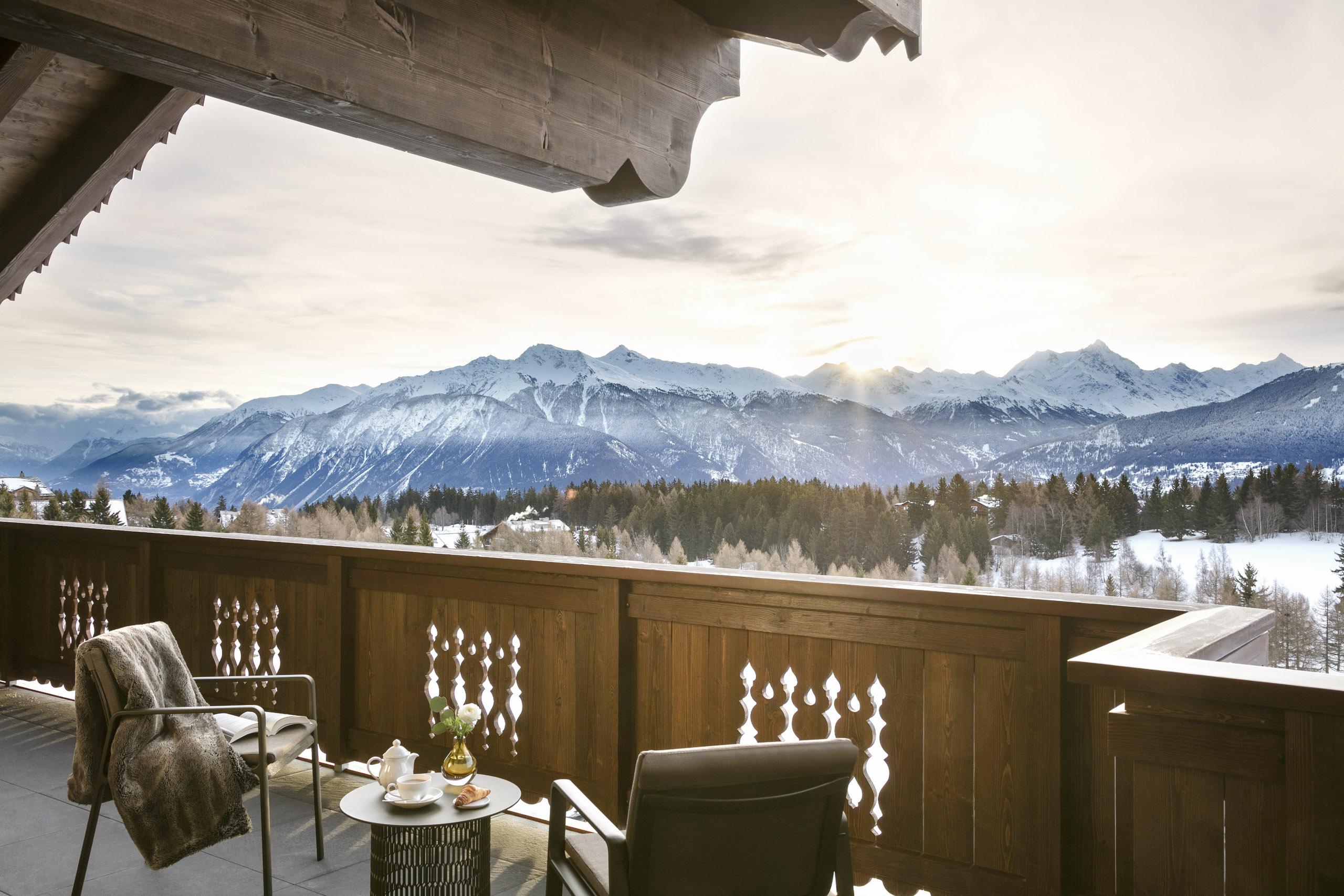 Guarda Golf Hotel Residences Crans Montana Suite Apartment Balcony & View