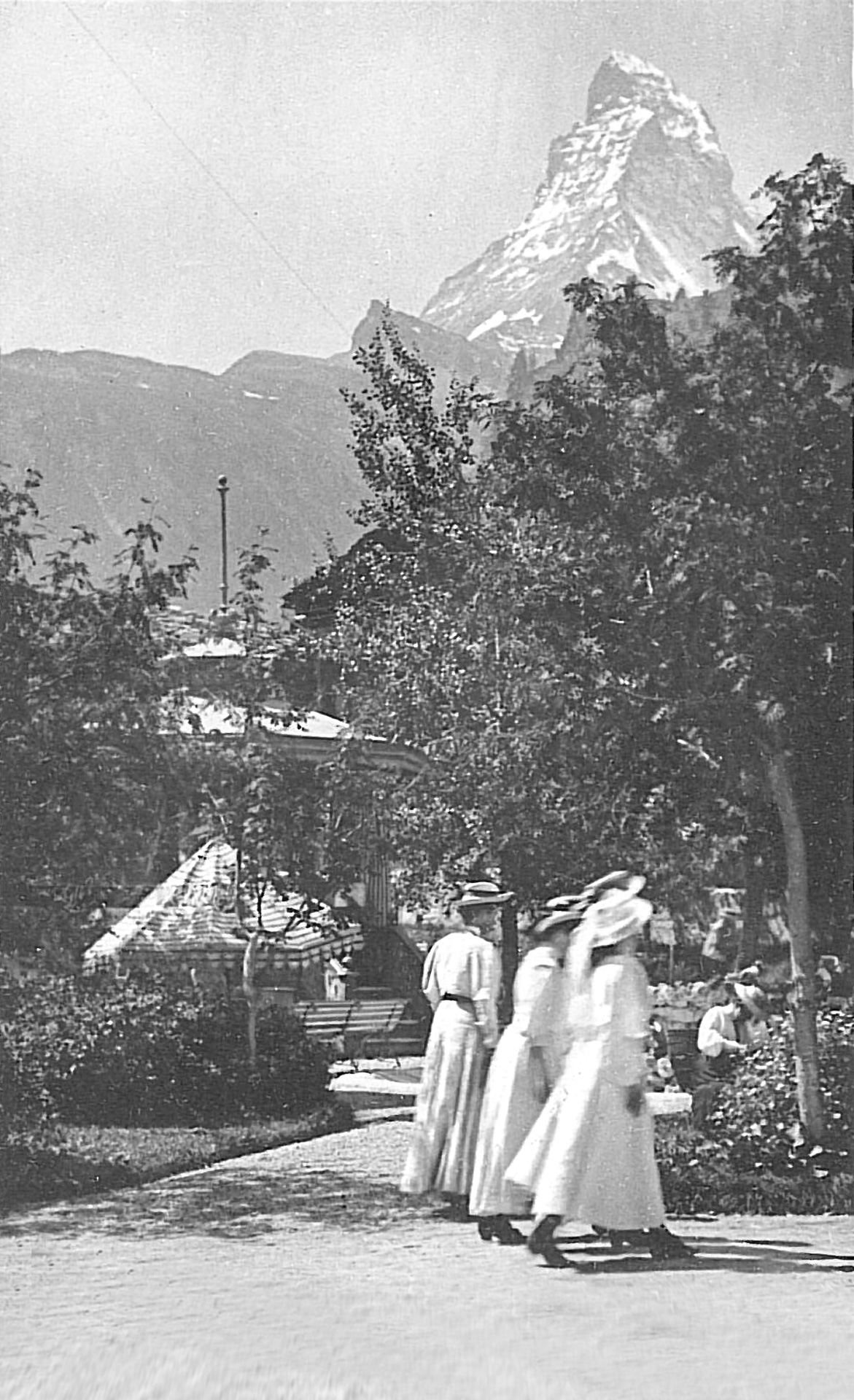 Swiss Deluxe Hotels Stories Winter 2021 Pioneering Years In The Shadow Of The Matterhorn 01 AU9E0B~1 Sw T170