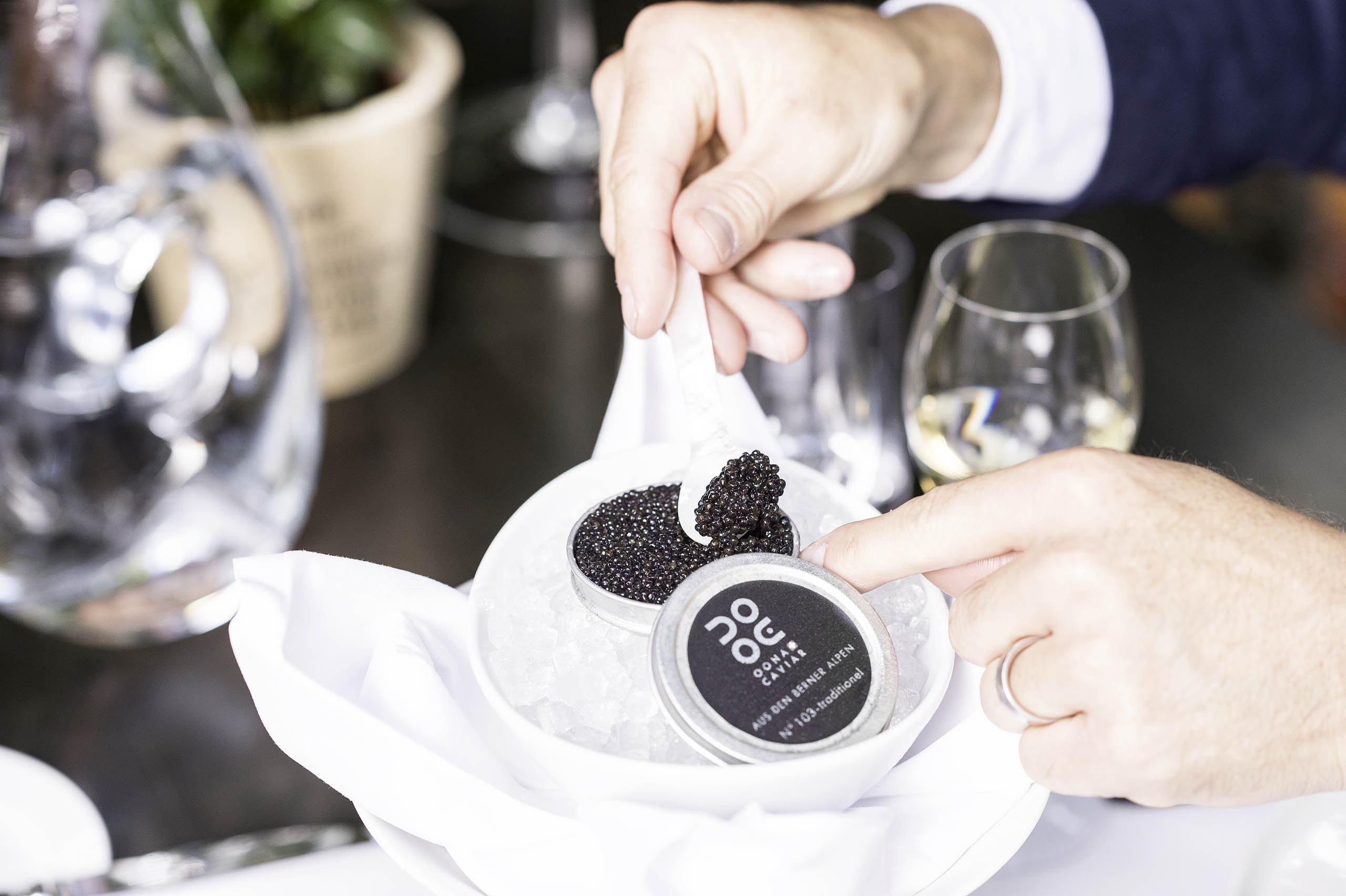 Swiss Deluxe Hotels Stories Summer 2020 Oona Caviar 02 Gastro Tete A Tete 3 Ecirgb